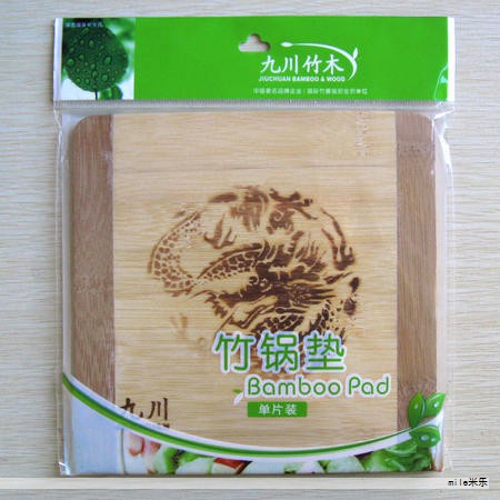 范思哲的男士香氛以标志性美杜莎元素、独特瓶身造型与丰富的香调层次著称，四款经典组合涵盖清新木质、皂感绿调、以及神秘果香木质等风格，留香表现普遍出色，适合日常通勤、约会等多场景使用。