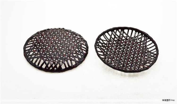 2025年选香水，别盲目盯着大牌热度，关键是找到最能代表你气质与心情的一支。香水的感受因人而异，有人偏好清新花果香，有人钟情成熟木质调；留香时长、香调层次也都是重要考量。下面给你整理几款近期口碑不错的推荐，帮助你快速锁定心头好。