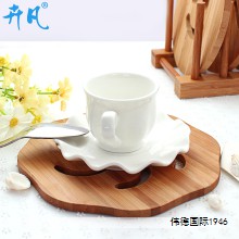 瓶盖在日常生活中往往被忽视,但经过设计师的巧思,它们也能展现出独特的创造力。下面精选几款富有匠心的瓶盖设计案例,或可为你的设计灵感注入新鲜元素。 瓶盖在日常生活中往往被忽视,但经过设计师的巧思,它们也能展现出独特的创造力。下面精选几款富有匠心的瓶盖设计案例,或可为你的设计灵感注入新鲜元素。