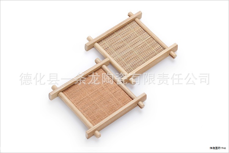 近来，“香氛美人”的时尚越来越盛。香气虽然看不见，却能显著提升存在感，让人不自觉地记住你的气息。研究也显示，散发迷人香气的人给人的第一印象往往更出色。香水作为提升气质的细腻单品，能让气场更加出众。