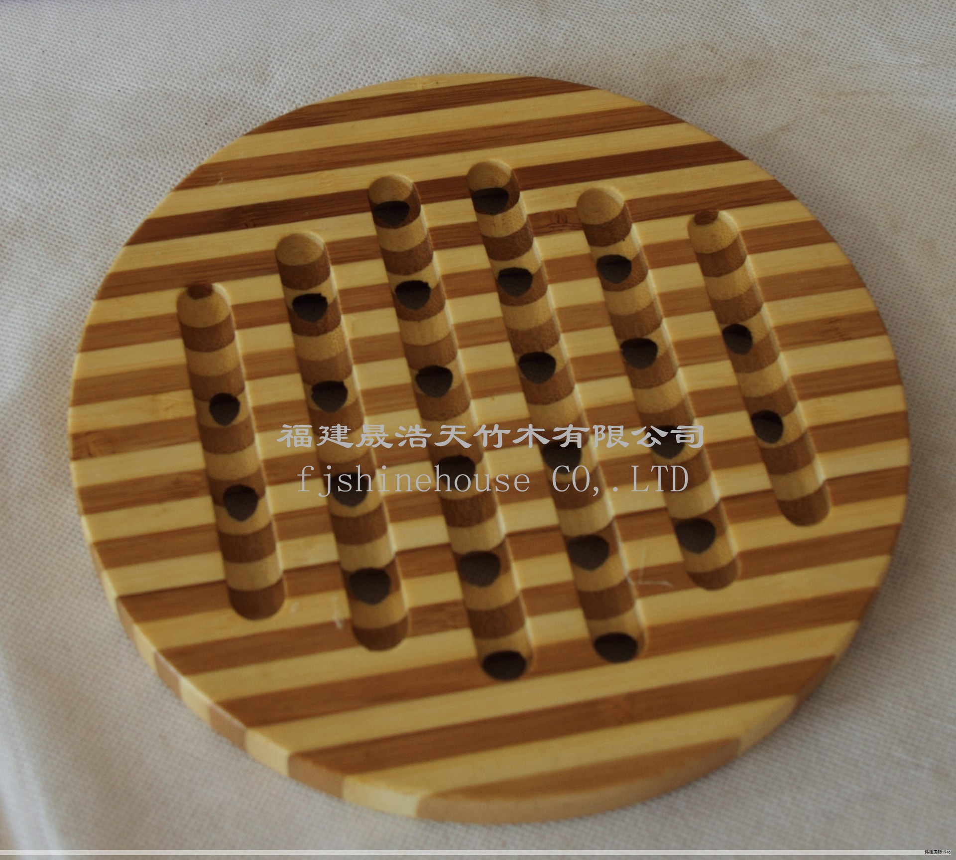 夏天容易出汗带来体味困扰,作为舞蹈爱好者,我们经常要在舞蹈室里高强度活动。香水在日常和运动前后都能帮助提升自信和气质,因此对香水的选择和搭配要有清晰的思路。 夏天容易出汗带来体味困扰,作为舞蹈爱好者,我们经常要在舞蹈室里高强度活动。香水在日常和运动前后都能帮助提升自信和气质,因此对香水的选择和搭配要有清晰的思路。