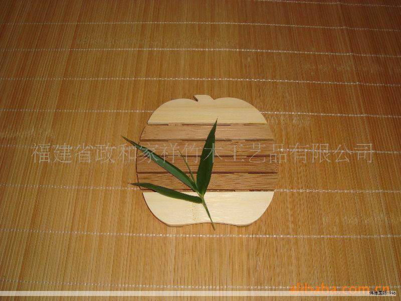 啤酒瓶盖在日常生活中看似普通,却蕴藏着丰富的创意潜能。经过简单的加工和搭配,它们可以化身为既美观又实用的物件,为居家环境增添独特的风格与趣味。下面是几个值得尝试的改造方向,供你结合个人喜好进行创作。 啤酒瓶盖在日常生活中看似普通,却蕴藏着丰富的创意潜能。经过简单的加工和搭配,它们可以化身为既美观又实用的物件,为居家环境增添独特的风格与趣味。下面是几个值得尝试的改造方向,供你结合个人喜好进行创作。