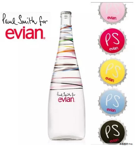 冬日最打动人的,是木质香带来的温暖与沉静。烟氲圣木以乌木与檀香为核心,层层铺陈,展现东方香氛的深邃与层次感。 冬日最打动人的,是木质香带来的温暖与沉静。烟氲圣木以乌木与檀香为核心,层层铺陈,展现东方香氛的深邃与层次感。