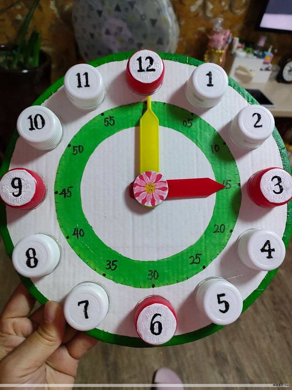 夏日高温正是补水的好时机，然而瓶身的美感往往比水本身更能吸引目光。以下是一些颜值与创意并存的矿泉水包装设计案例，看看它们如何用视觉语言传达品质与环保的理念。