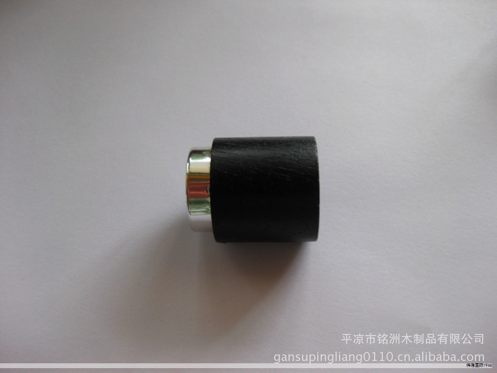 在食品、饮料、日化等快速消费品领域，包装瓶是核心容器，瓶身与瓶盖的配合直接影响使用体验与生产效率。瓶与盖的尺寸设计需要在精度、可靠性与成本之间取得平衡。下面从三个方面阐述螺旋式与卡口式包装瓶盖设计中的技术要点与注意事项。