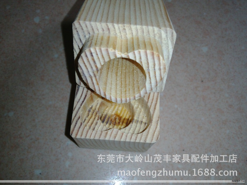 你是不是也像我一样，买了不少精油却不知道怎么高效使用？天然木盖避光走珠空瓶，便携可定制，使用得当就能提升生活的仪式感和养生体验。作为日常的“香草达人”，今天把它的多种玩法整理清楚，帮助你从自调配到随身携带都更顺手，新手也能快速上手，别再让它只是摆设啦。