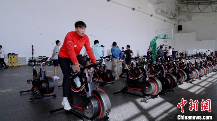 内蒙古冰雪健儿全力备战十四冬体能测试 争做最