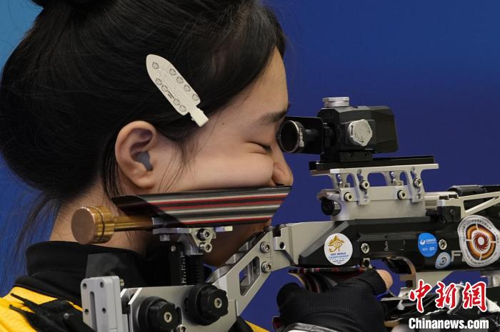 00后黄雨婷巴黎奥运夺金 18岁少女成中国射击新星