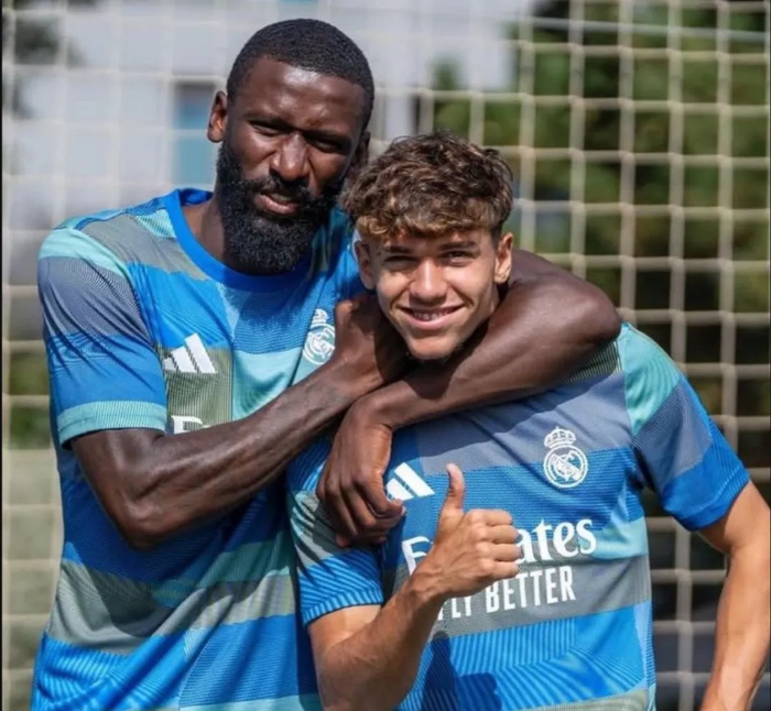 曼联酝酿中场补强计划 梅努马奎尔续约谈判深入