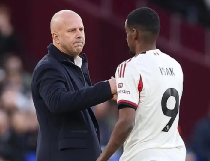 曼联酝酿中场补强计划 梅努马奎尔续约谈判深入