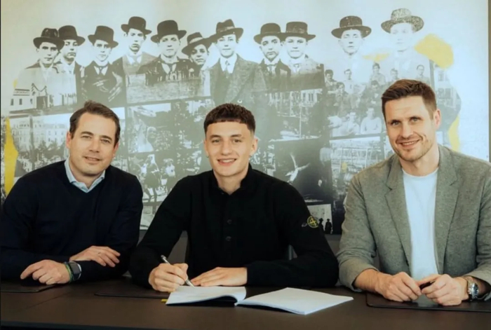 曼联酝酿中场补强计划 梅努马奎尔续约谈判深入