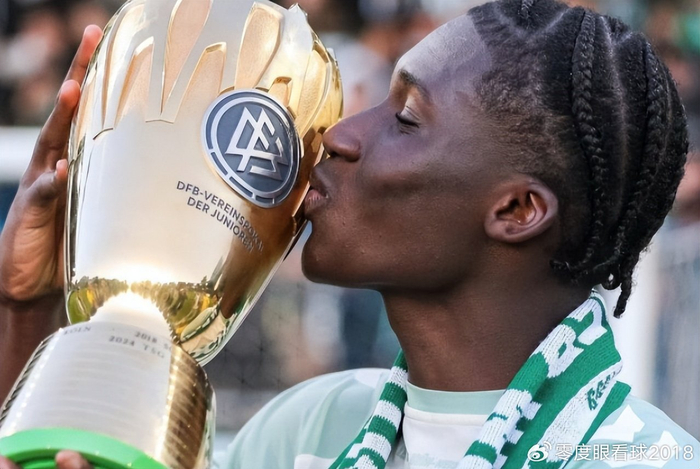 18岁德国天才后卫成欧洲五大豪门争夺焦点
