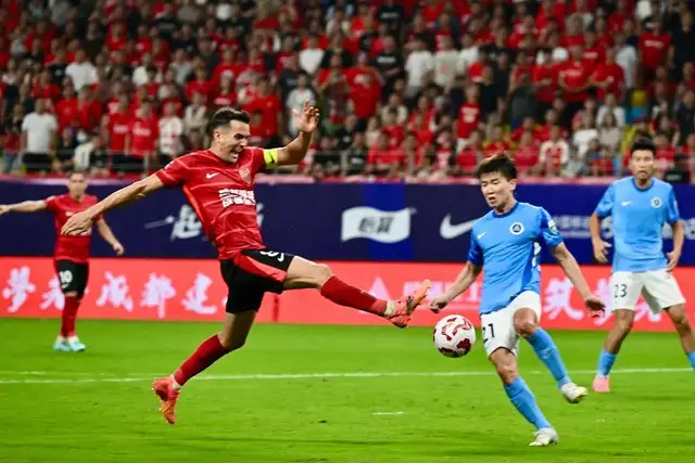 成都蓉城争冠遇阻 青岛西海岸迎挑战