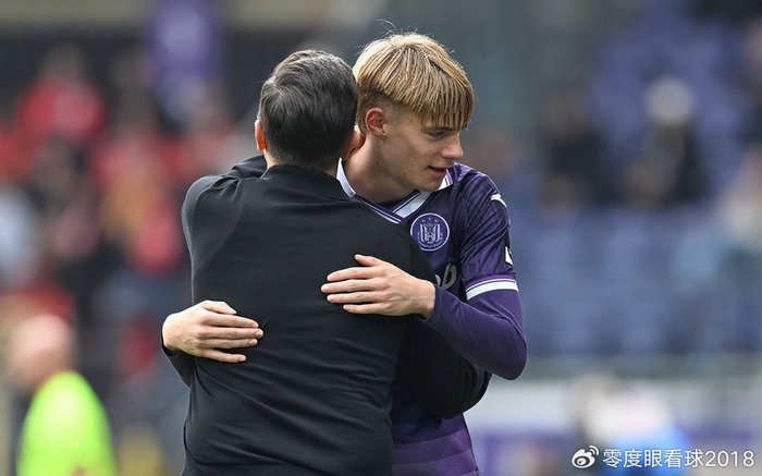 17岁比利时中场德卡特引7大豪门争夺 拜仁3800万报