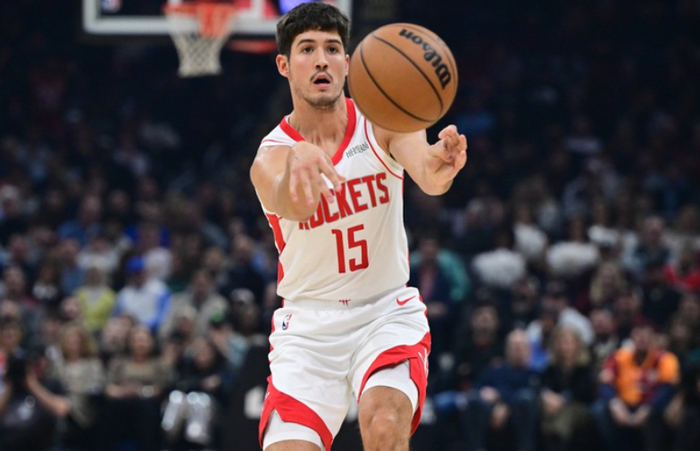 火箭新星谢泼德爆发助队连胜 申京伊森联手稳住