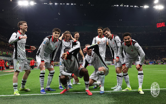 米兰球员进球后向拉法献上特殊庆祝动作引发热