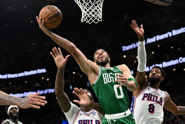 76人埃奇库姆狂砍30分逆转凯尔特人扳平系列赛